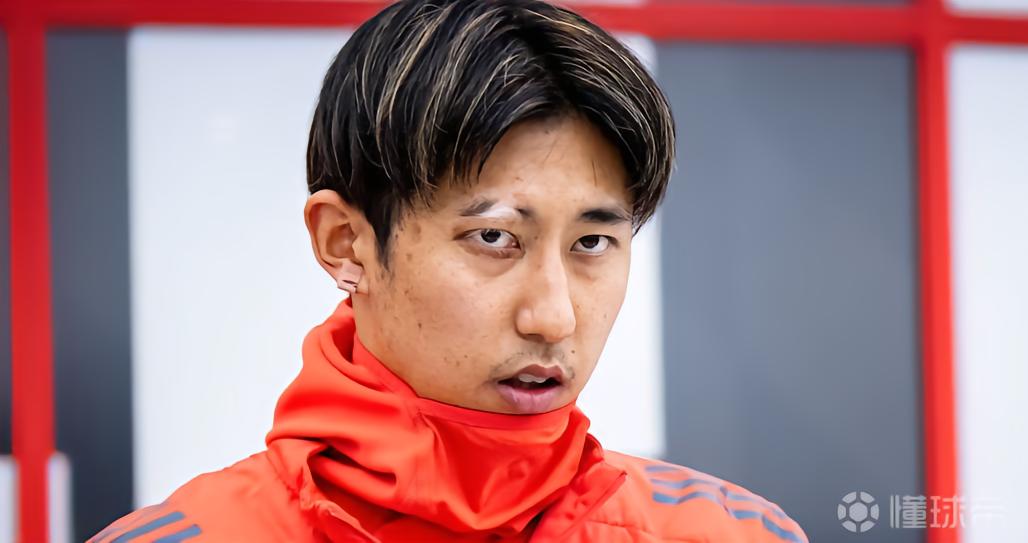 法尔克：只有出售伊藤洋辉或金玟哉后，拜仁才考虑买新的中卫